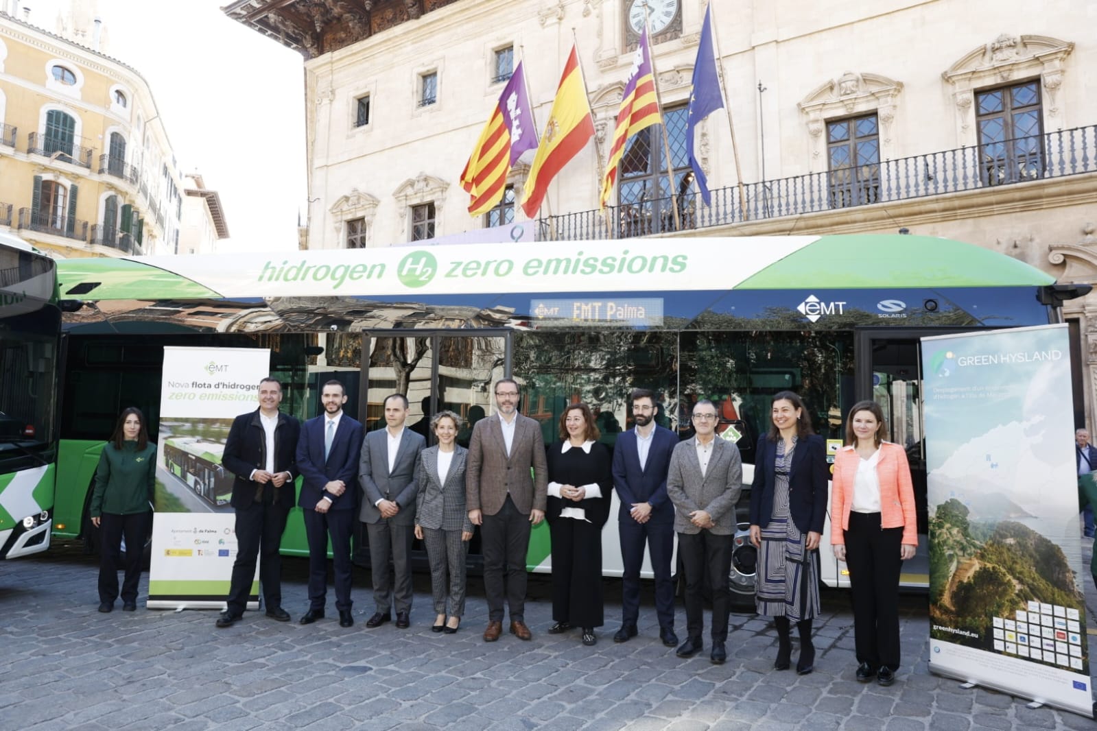 EMT Palma presents its first green hydrogen buses